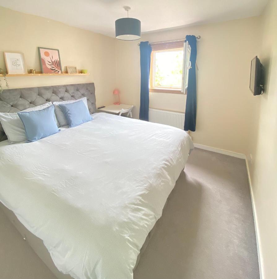 Cozy Bedroom In Shared Accommodation With Free Parking Edinburgh Exterior photo